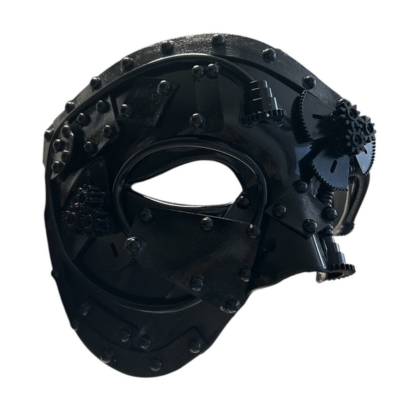 White and Black Theatrical Masks - Picture 5 of 6